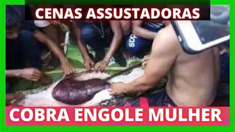 Mulher enfia cobra na buceta